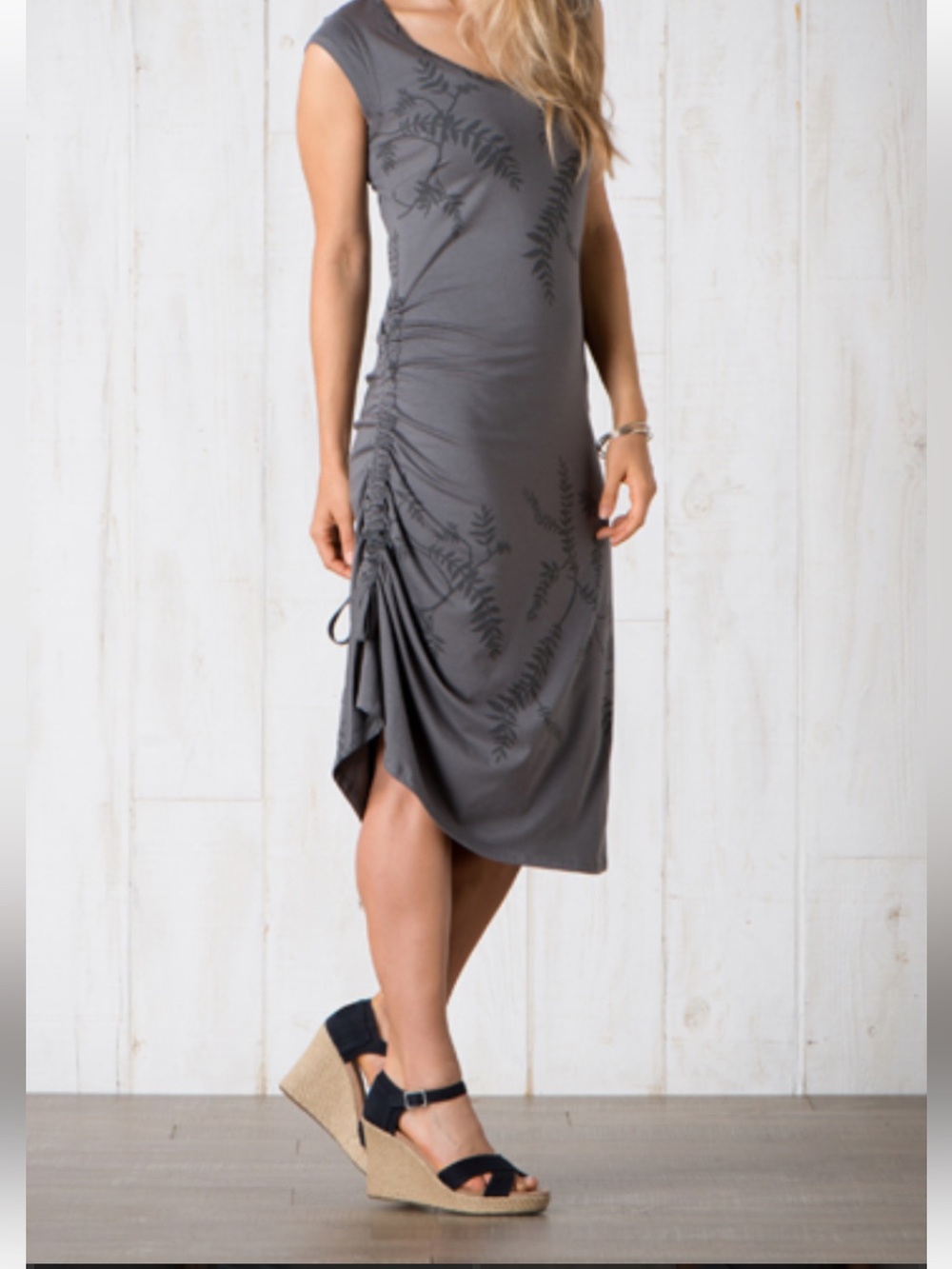 Toad&Co Muse Midi Dress Size XS Gray Floral Cap Sleeve Ruched Travel Casual